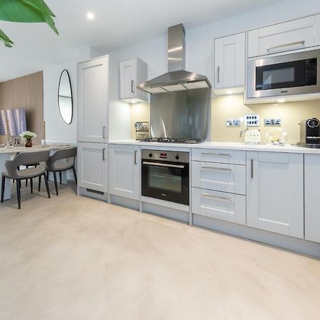 Cozen Villa Edgware Bagian luar foto