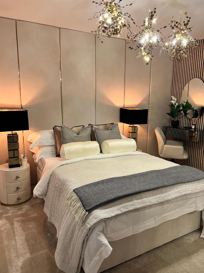 Cozen Villa Edgware Bagian luar foto