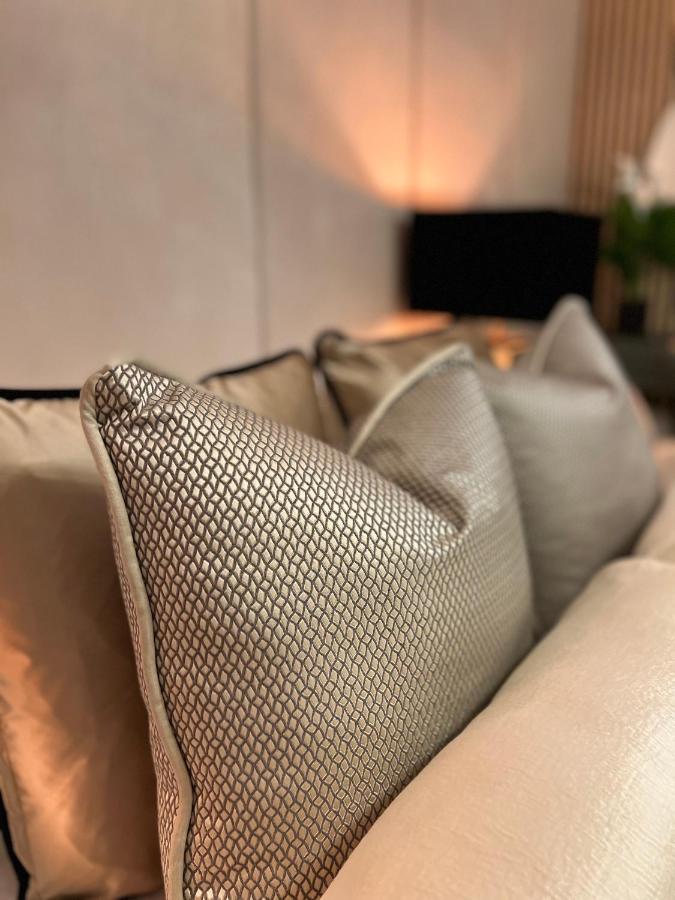Cozen Villa Edgware Bagian luar foto