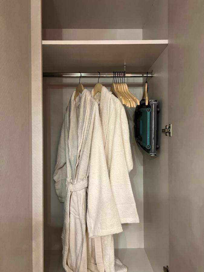 Cozen Villa Edgware Bagian luar foto