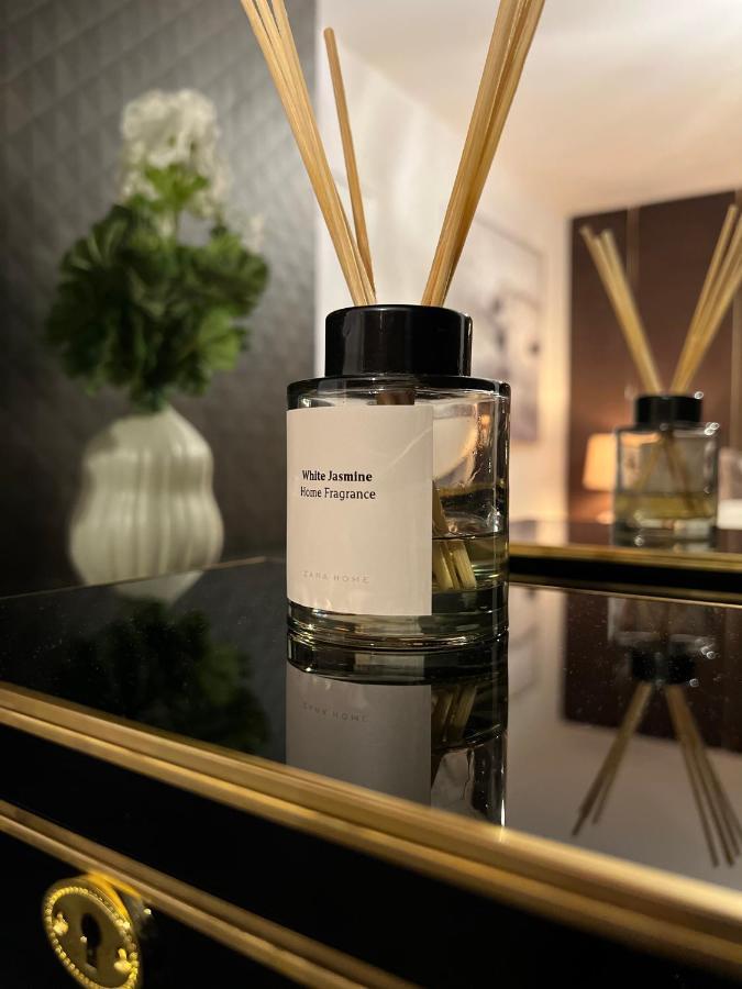 Cozen Villa Edgware Bagian luar foto