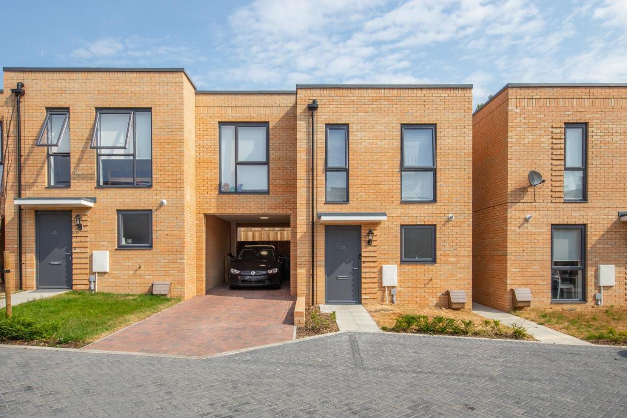 Cozen Villa Edgware Bagian luar foto