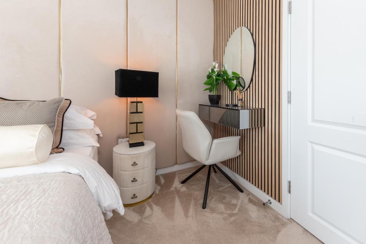 Cozen Villa Edgware Bagian luar foto