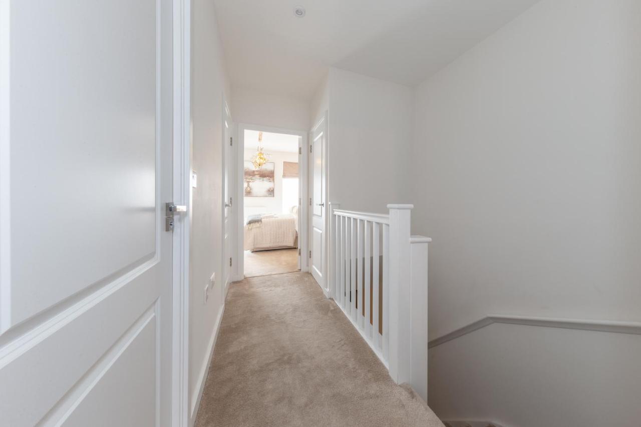 Cozen Villa Edgware Bagian luar foto