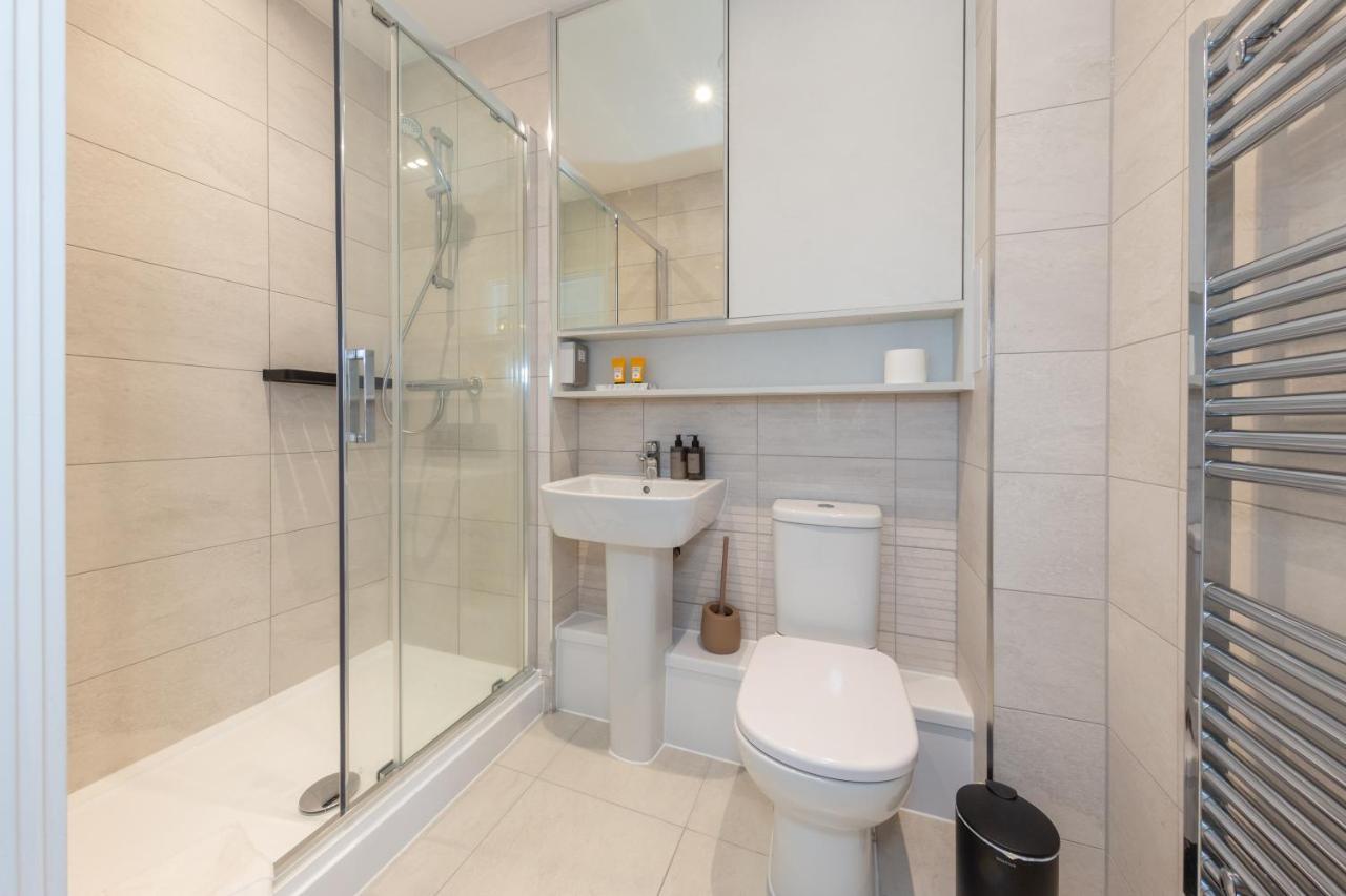 Cozen Villa Edgware Bagian luar foto