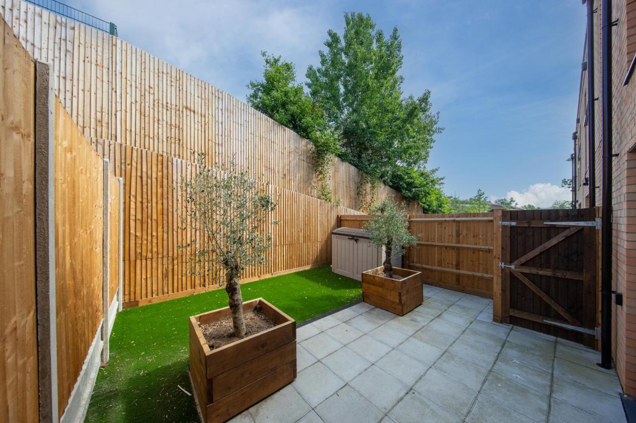 Cozen Villa Edgware Bagian luar foto